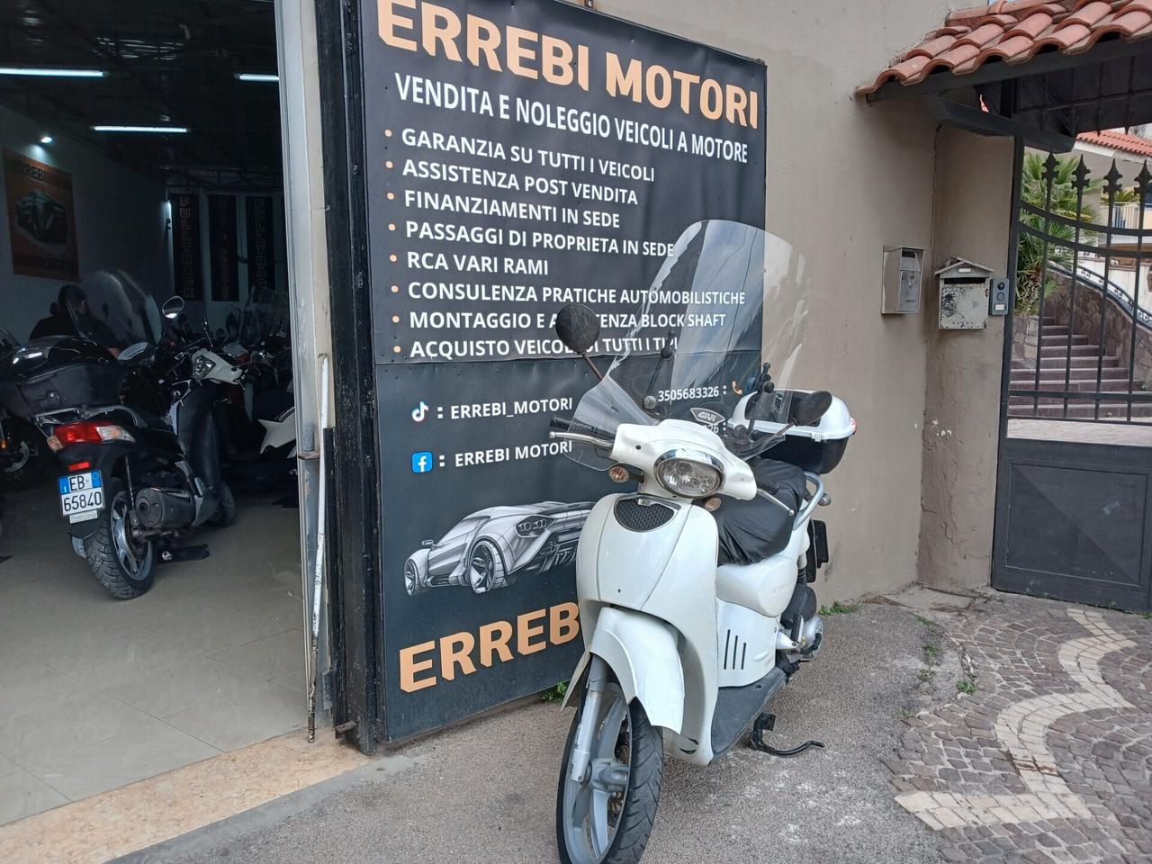 Aprilia Scarabeo 100.