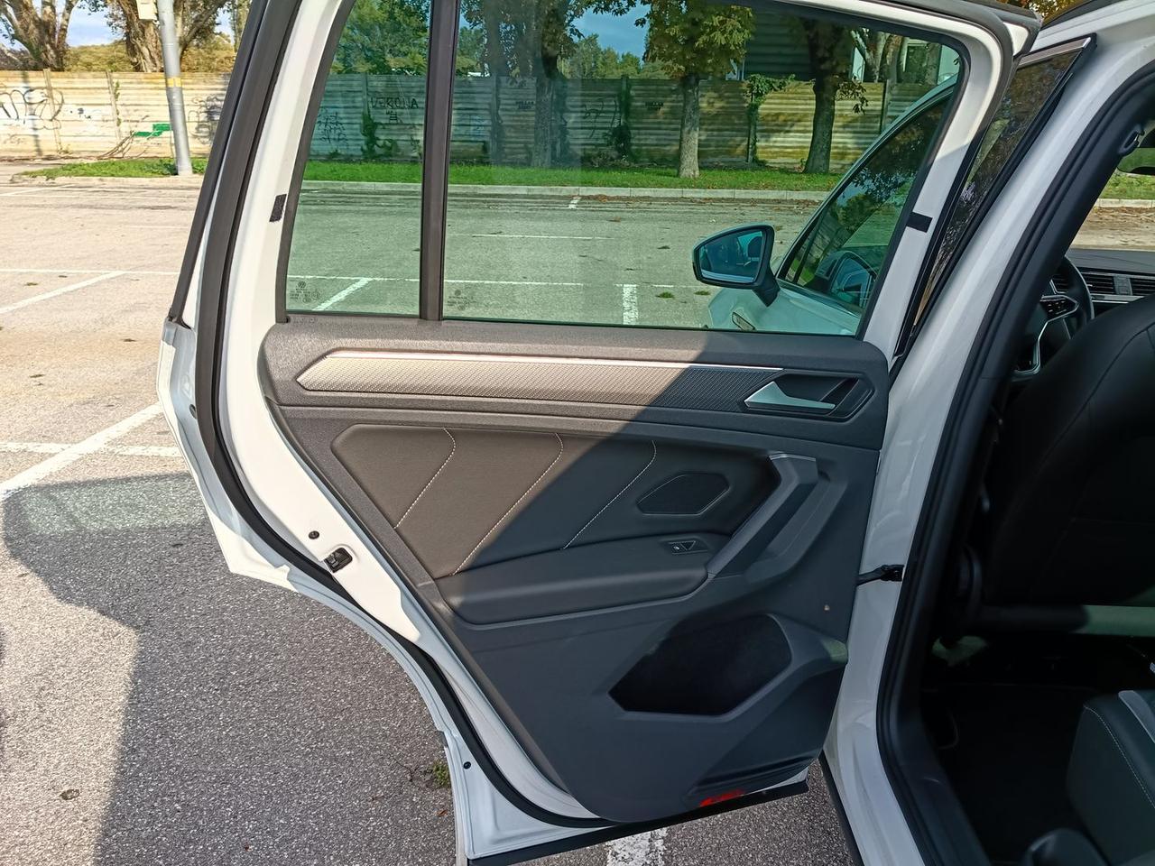 Volkswagen Tiguan R-LINE #50664