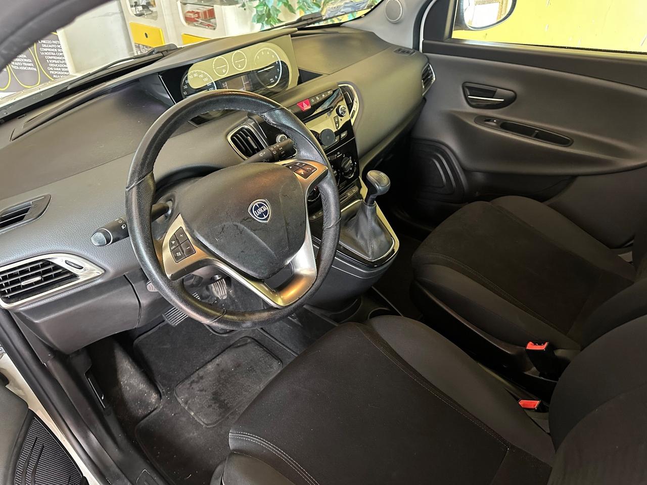 Lancia Ypsilon 0.9benz. Cambio automatico Gold