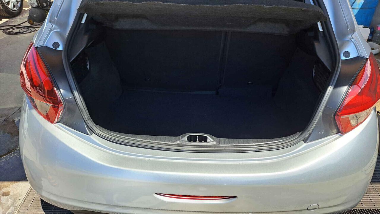 Peugeot 208 BlueHDi 75 5 porte Allure