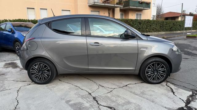 Lancia Ypsilon Ypsilon III 2021 1.0 firefly hybrid Silver s