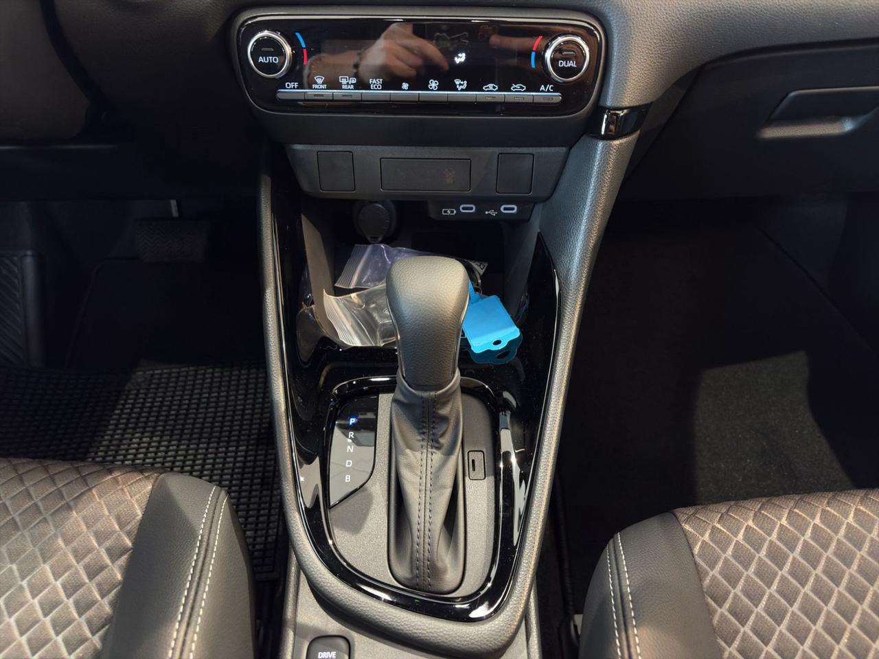 Toyota Yaris 1.5h 130 Lounge