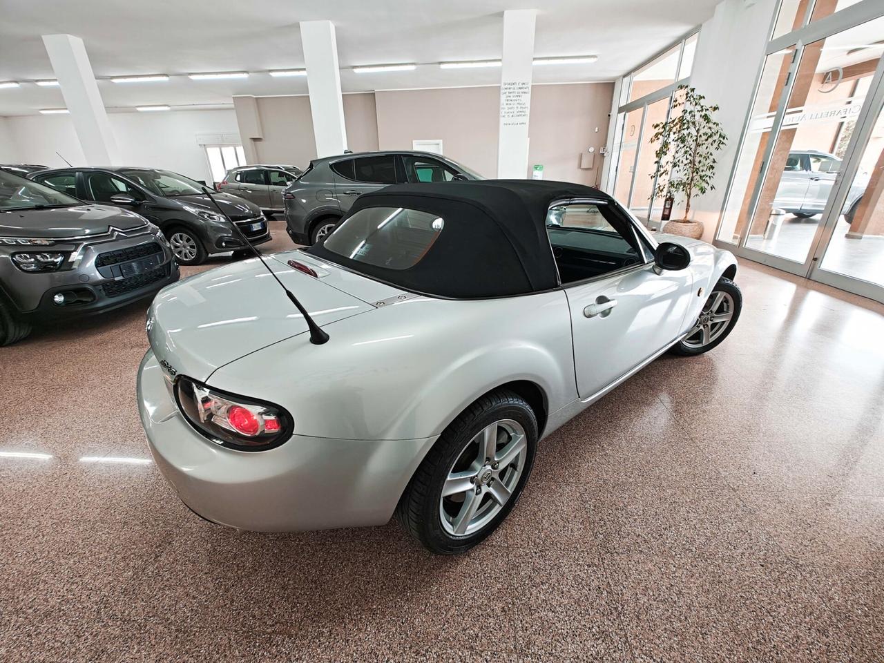 Mazda MX-5 Roadster 1.8L Wind