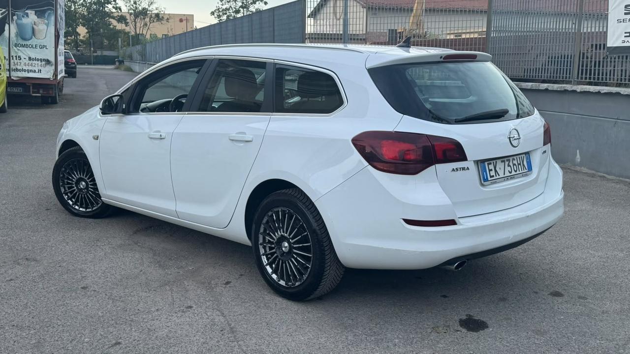 Opel Astra 2.0 CDTI 165CV Sports Tourer aut. Cosmo S
