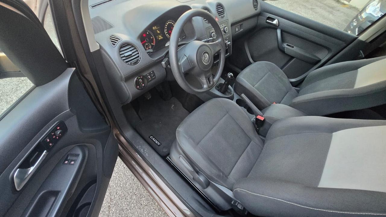 Volkswagen Caddy 7Posti Highline Maxi Neopatentati