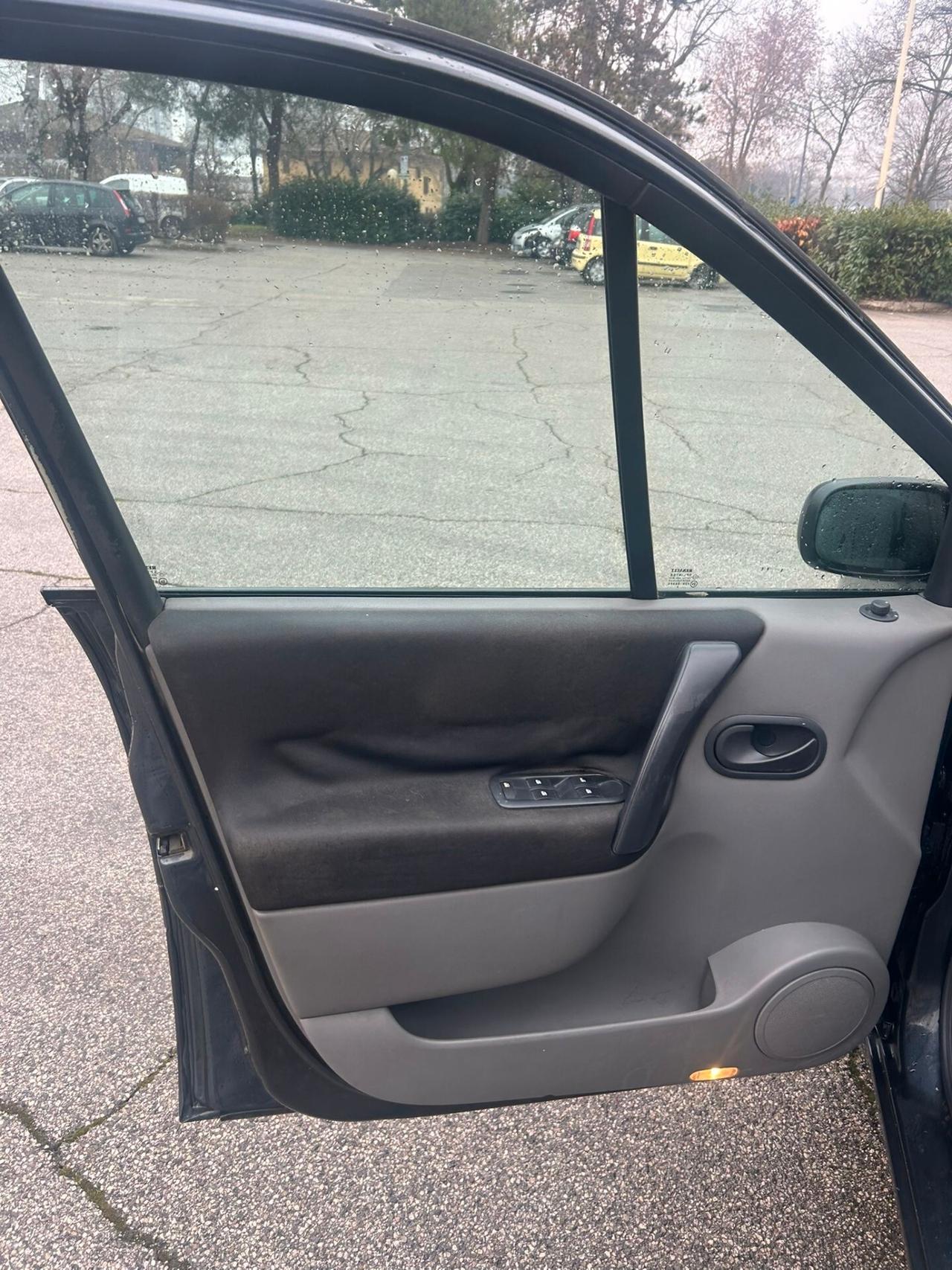 Renault Scenic Scénic 1.9 dCi/130CV Confort