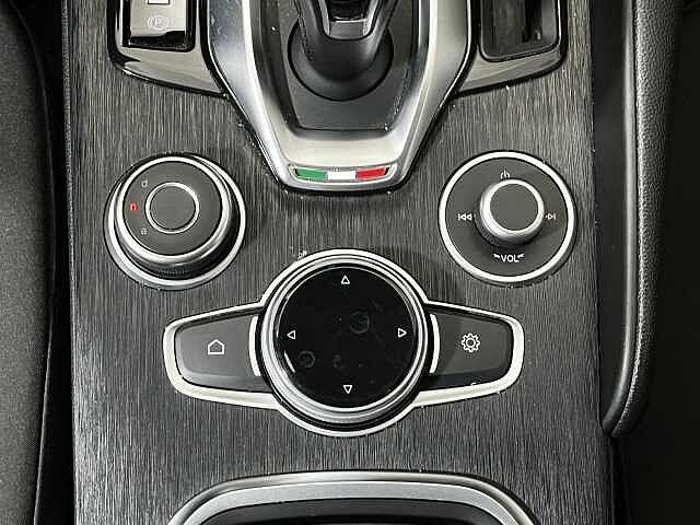 Alfa Romeo Giulia 2.0 Turbo 200 CV AT8 Business