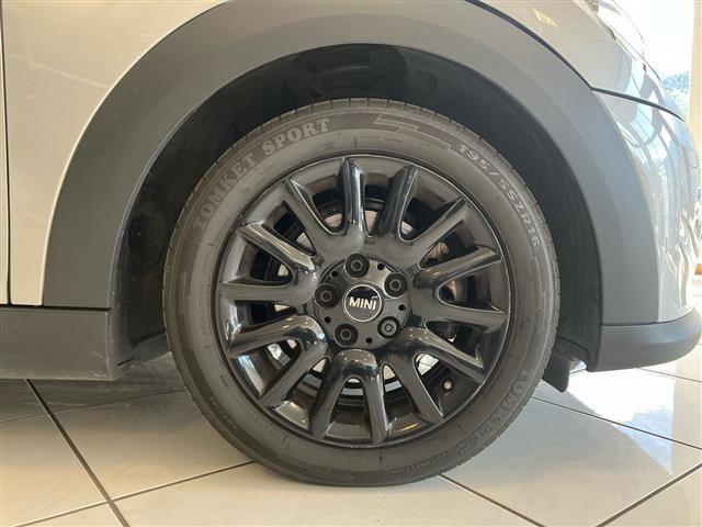 MINI Mini 5 Porte 1.5 Twin Power Turbo Cooper Essential