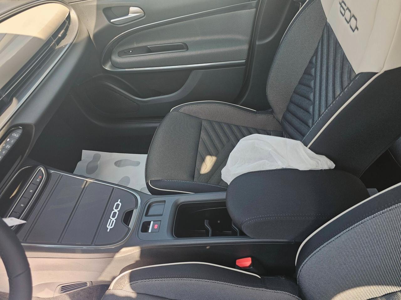 Fiat 600 Hybrid 145 CV ICON