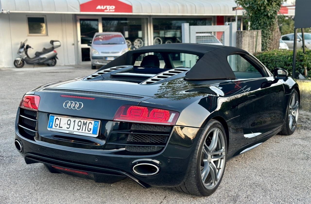 AUDI R8 Spyder 5.2 V10 FSI quattro R tronic 2011