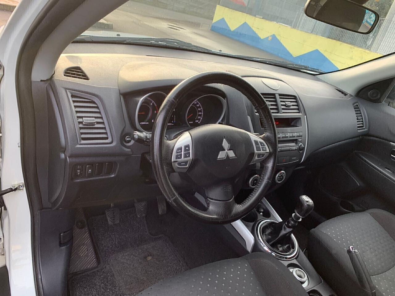 Mitsubishi Outlander 2.2 DI-D TC-SST Intense DPF