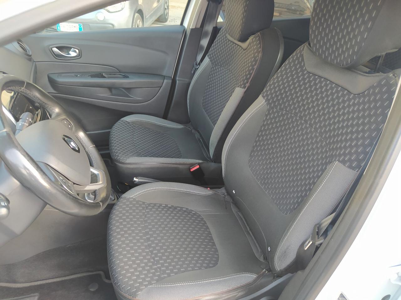 Renault Captur dCi 8V 90 CV EDC Start&Stop Energy Initiale Paris