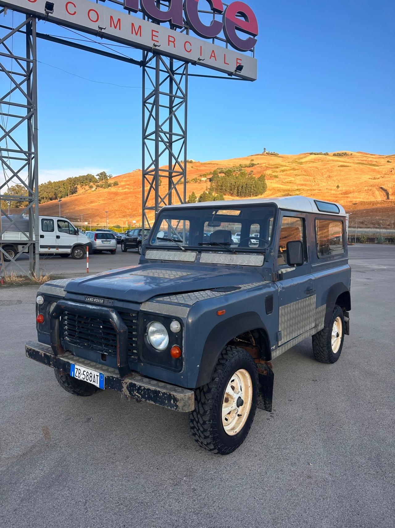 Land Rover Defender 90 turbodiesel Hard-top