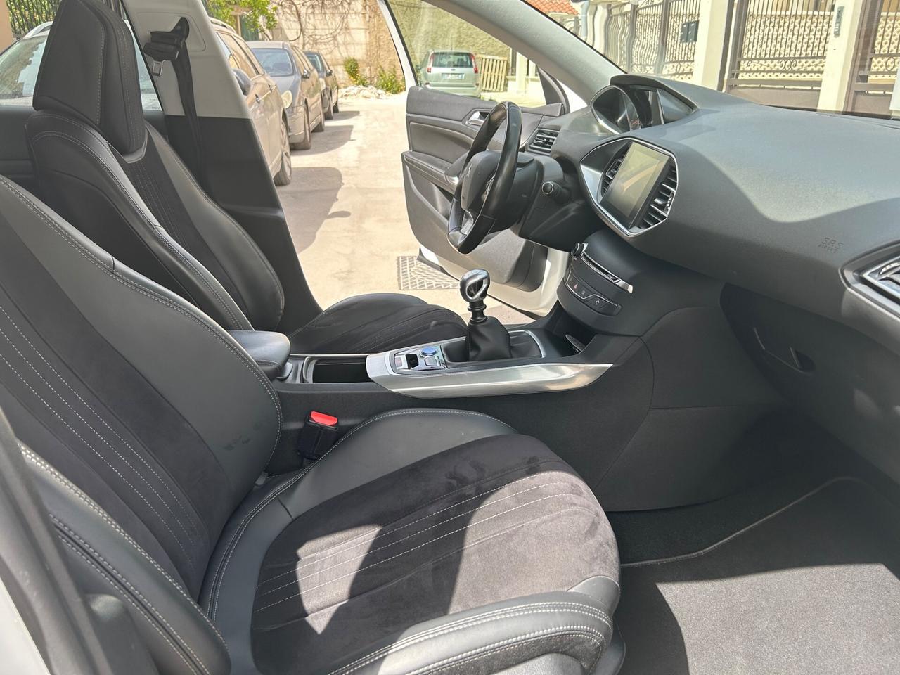 Peugeot 308 BlueHDi 120 S&S SW Allure