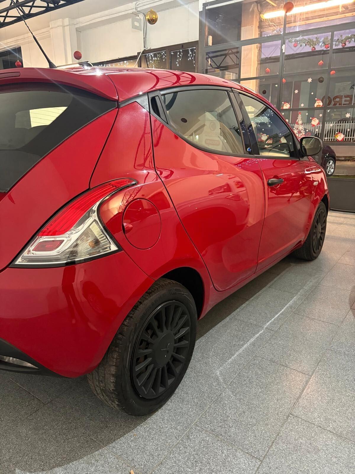 Lancia Ypsilon 1.2 69 CV 5 porte GPL Ecochic Gold