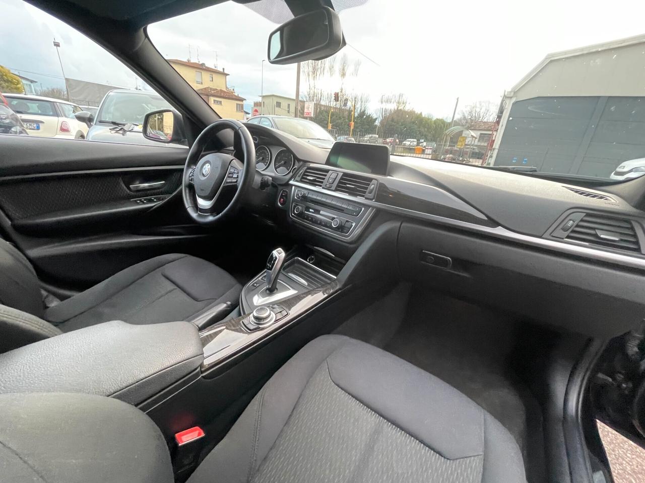 Bmw 318 318d Touring Luxury aut. NEOPATENTATI - GANCIO TRAINO