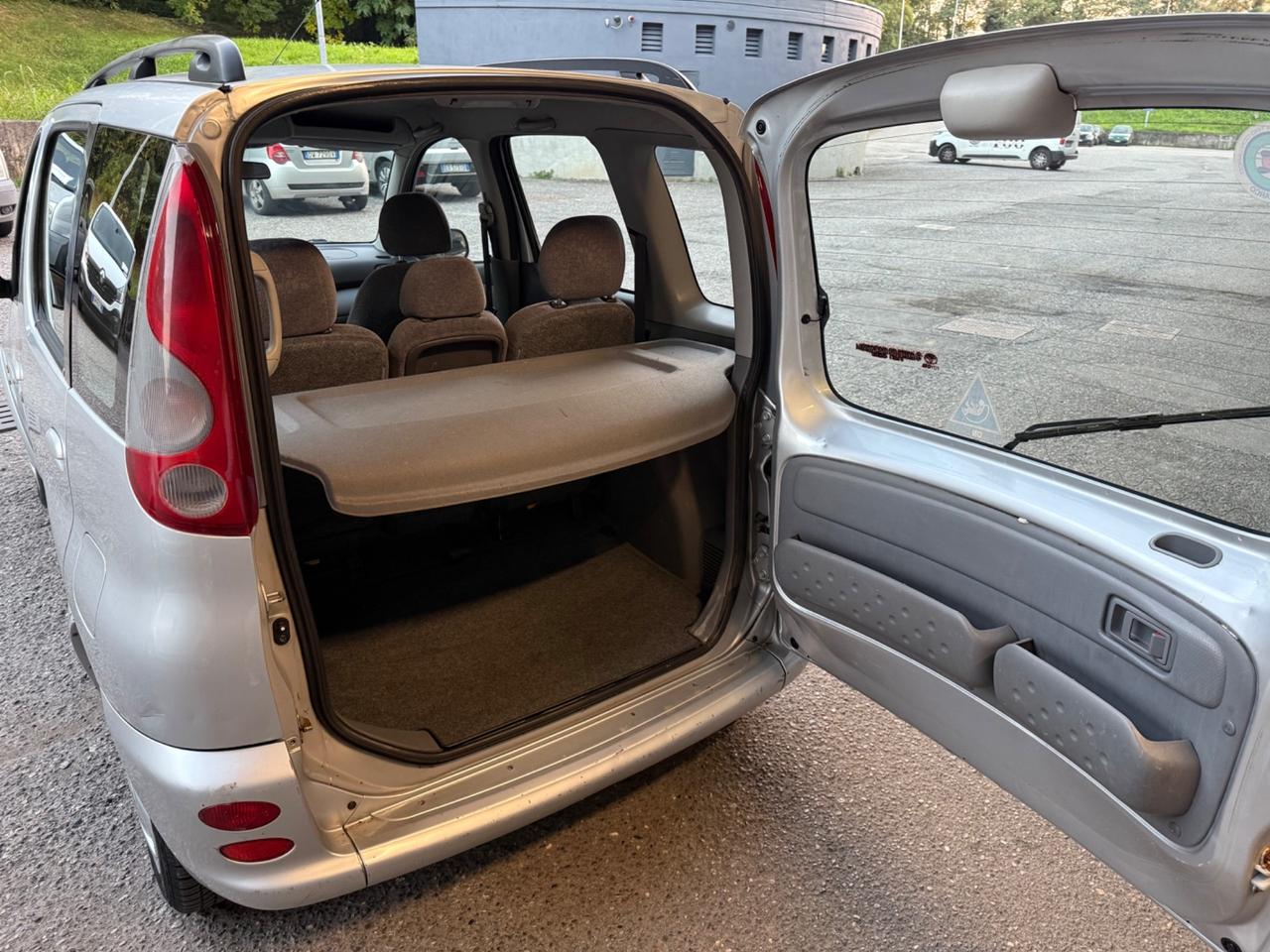 Toyota Yaris 1.3i 16V cat 5 porte Luna