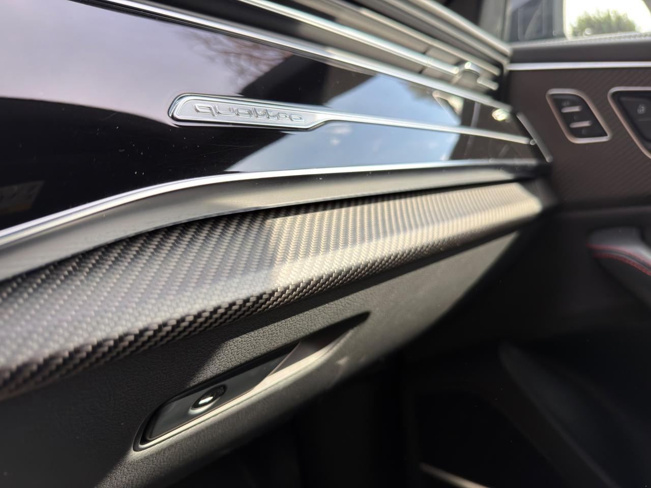 Audi Q8 RS TFSI V8 quattro tiptronic