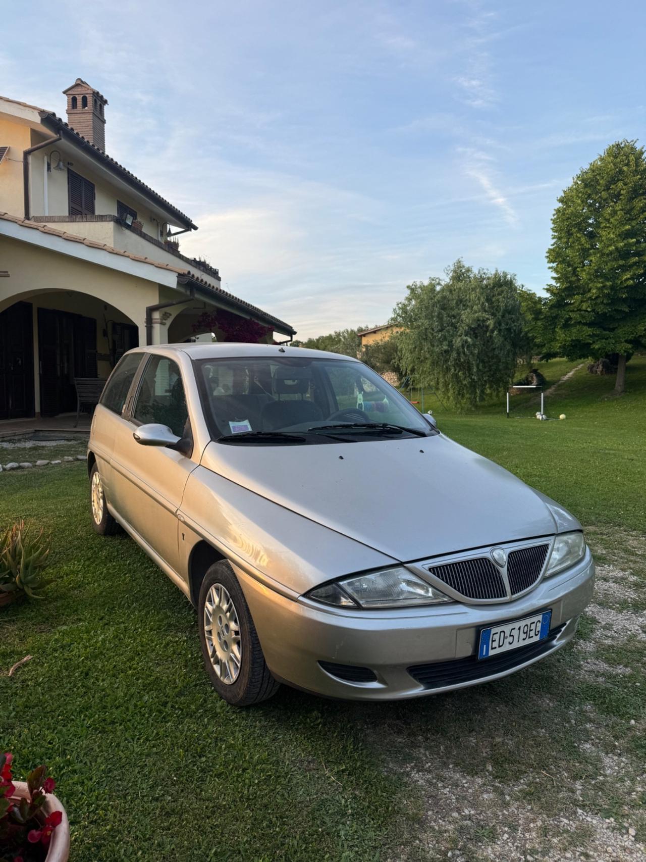 Lancia Ypsilon 1.2 16V Platino
