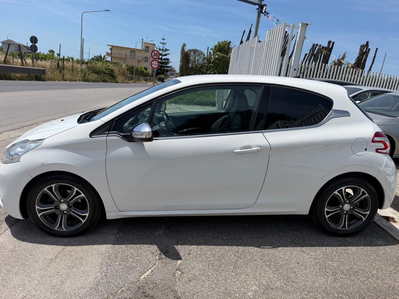 Peugeot 208 1.4 HDi 68 CV 3 porte Access