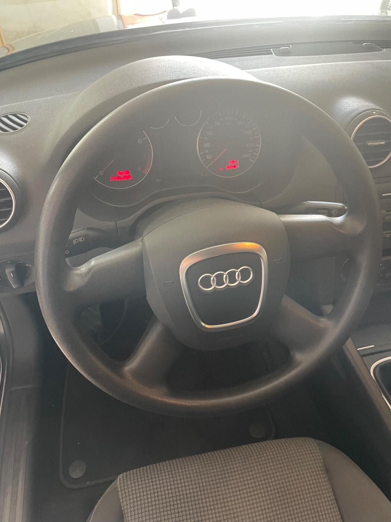 AUDI A3 SPB 1.6 FSI ATTRACTION "MANIACALE"