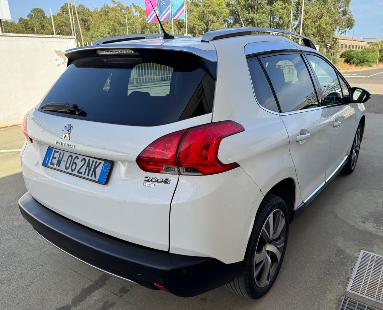 Peugeot 2008 1.6 e-HDi 92 Allure -GRIP CONTROL-
