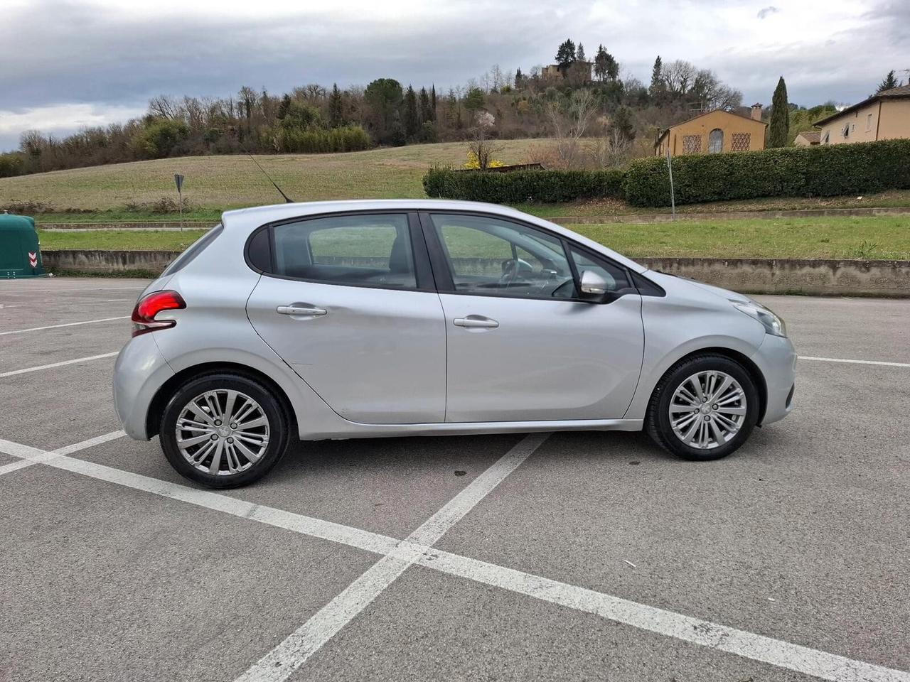 Peugeot 208 BlueHDi 75 5 porte Allure