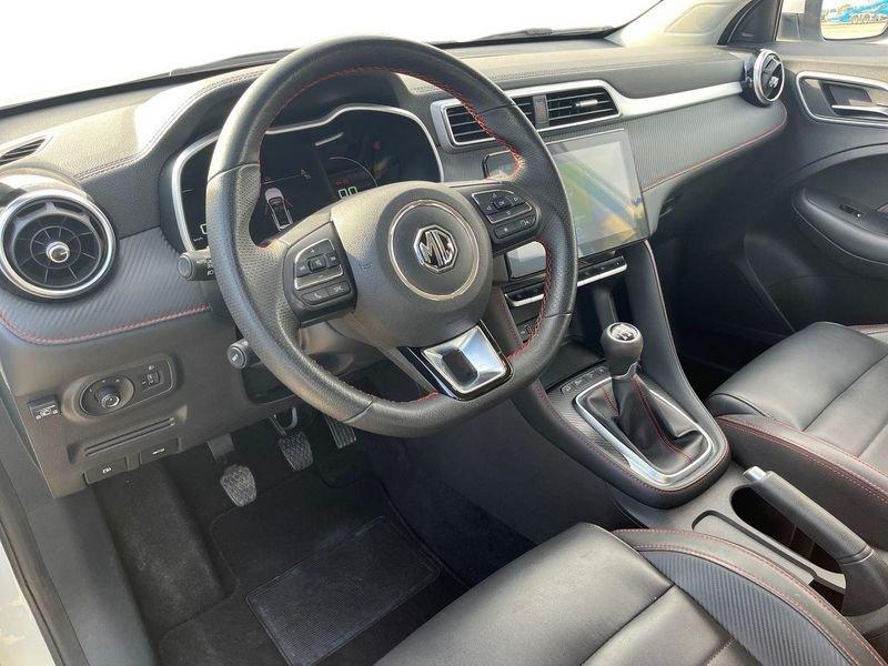 MG ZS Benzina MG ICE 1.5L MT LUX Dover White DARK interior