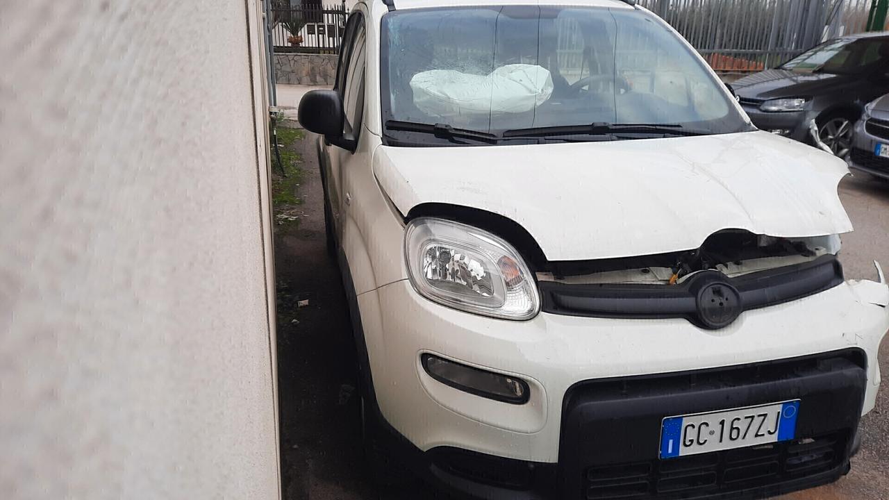 Fiat Panda 0.9 TwinAir Turbo Natural Power anno 2021 incidentata