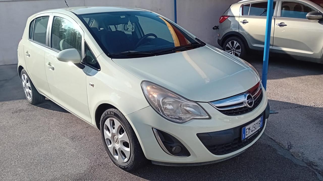 Opel corsa 5P-1.2 gpl-full-2012