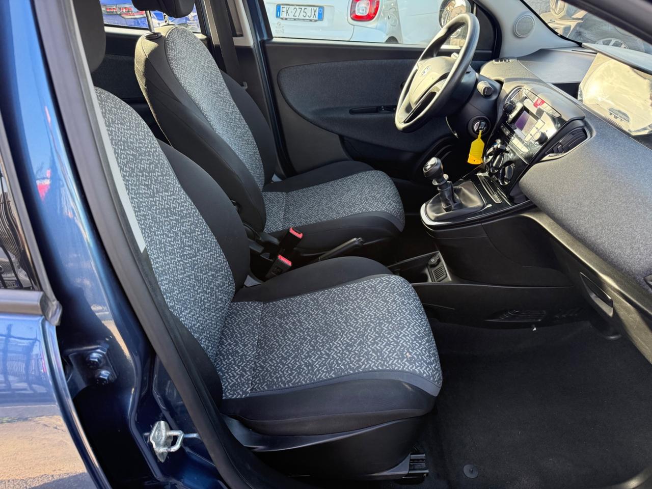 Lancia Ypsilon 1.0 FireFly Hybrid Silver Plus