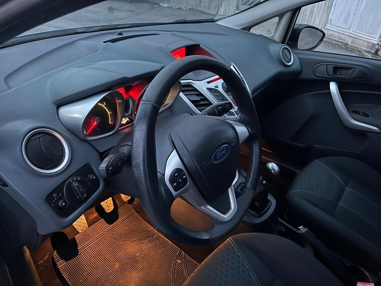 Ford Fiesta 1.4 5p Bz.- GPL Titanium 135000 km