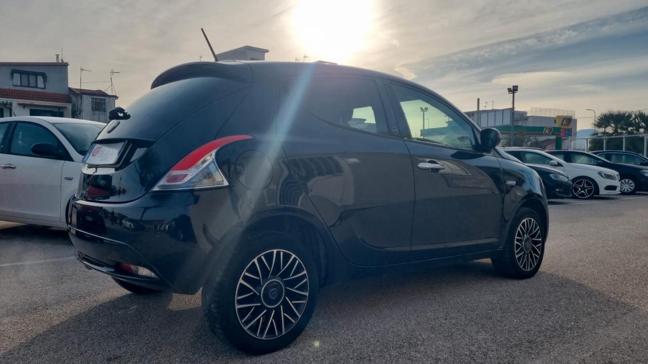 Lancia Ypsilon 1.2 69 CV 5 porte GPL Ecochic Monogram
