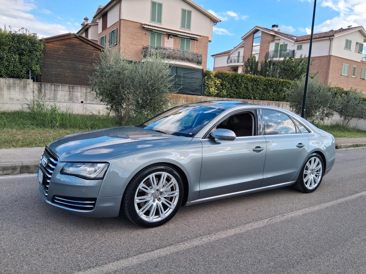 Audi A8 4.2 V8 FSI quattro tiptronic