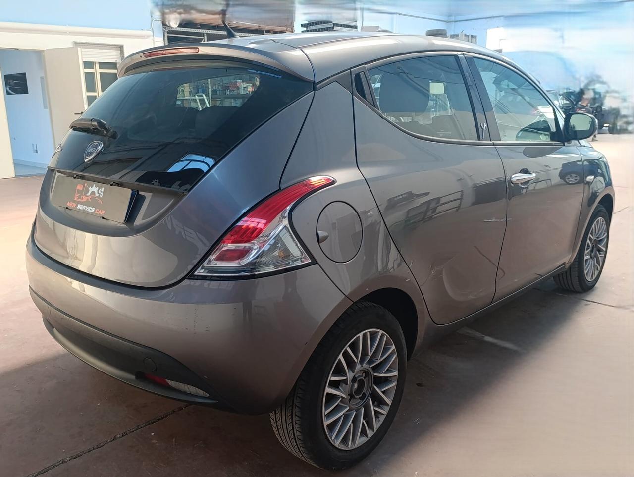 Lancia Ypsilon 1.2 69 CV 5 porte S&S Silver