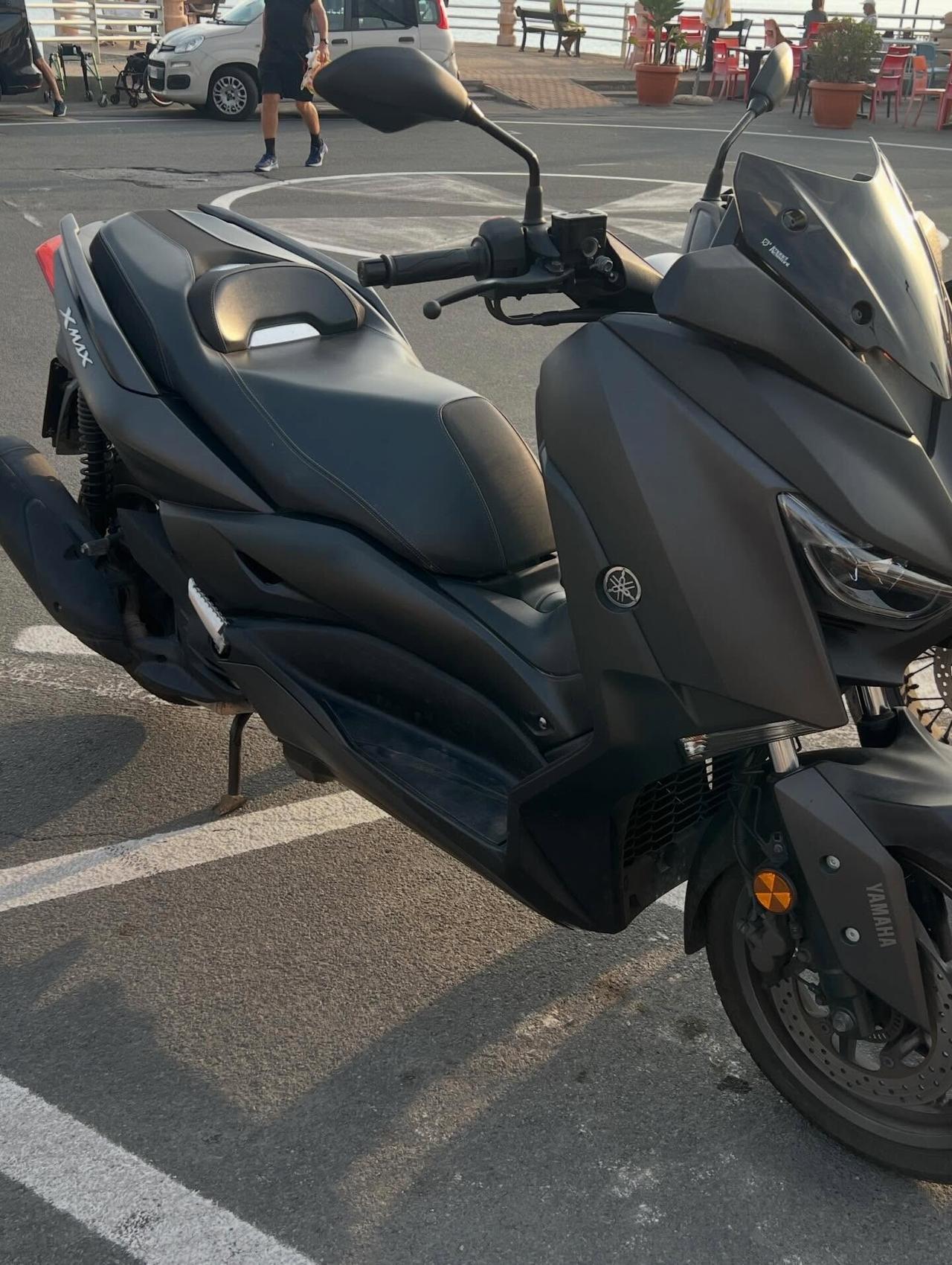 Yamaha X-Max 125 ABS Business MAT DARK GRAY METALLIC