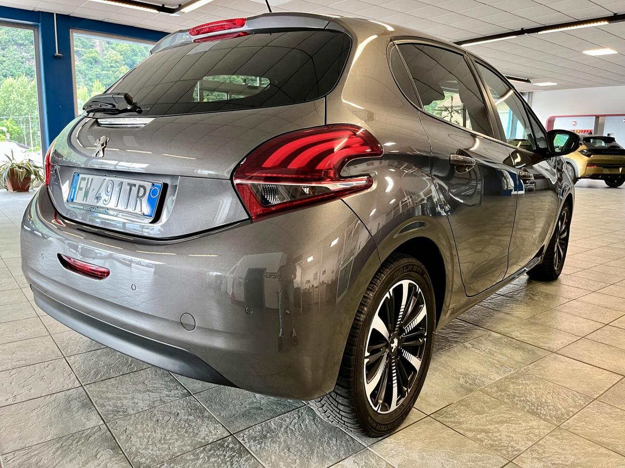 Peugeot 208 PureTech 82 Stop&Start 5 porte Signature