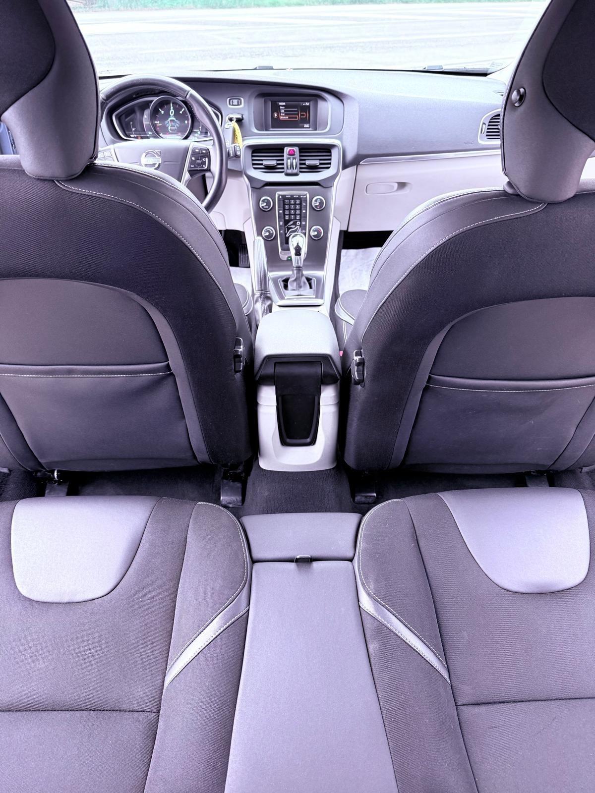 Volvo V40 D2 1.6 Powershift Summum
