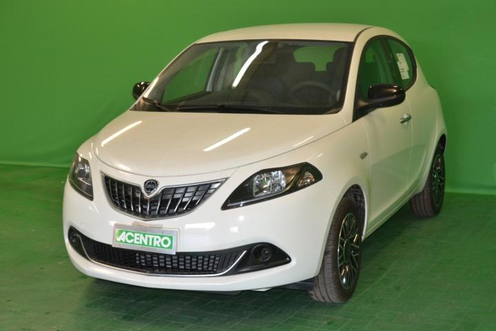 LANCIA New Ypsilon 5 porte - Ypsilon MY24 1.0 FireFly 70cv Start&Stop Hybrid PLATINO