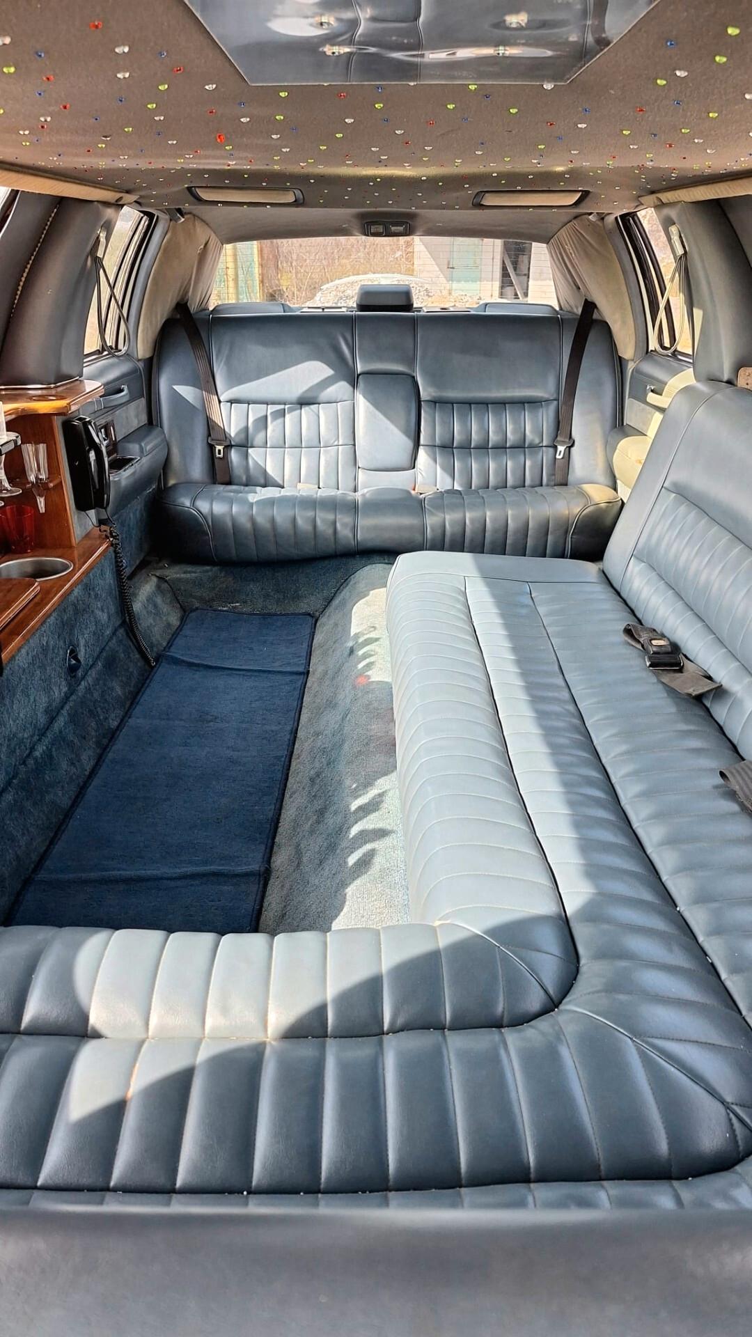 Lincoln Continental LIMOUSINE Town Car Stretch 9 Posti
