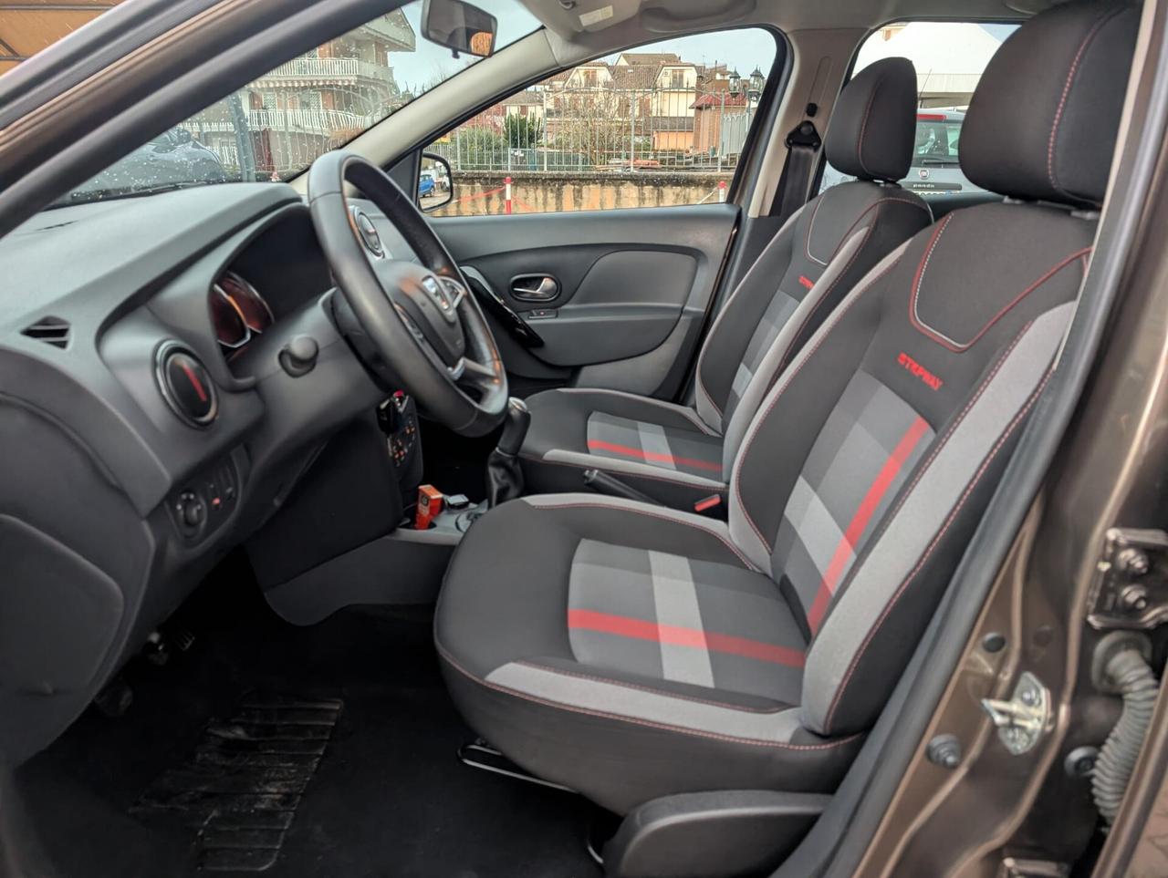 DACIA SANDERO STEPWAY TECHROAD 900TCE 90CV SOLO 35.000KM - ANCHE SENZA BUSTA PAGA