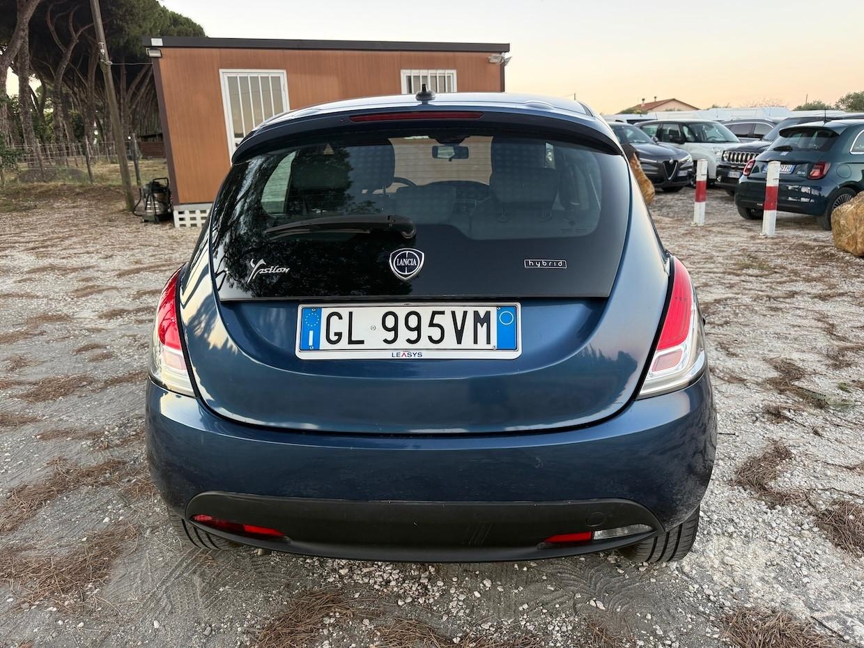 Lancia Ypsilon 1.0 FireFly 5 porte S&S Hybrid Silver