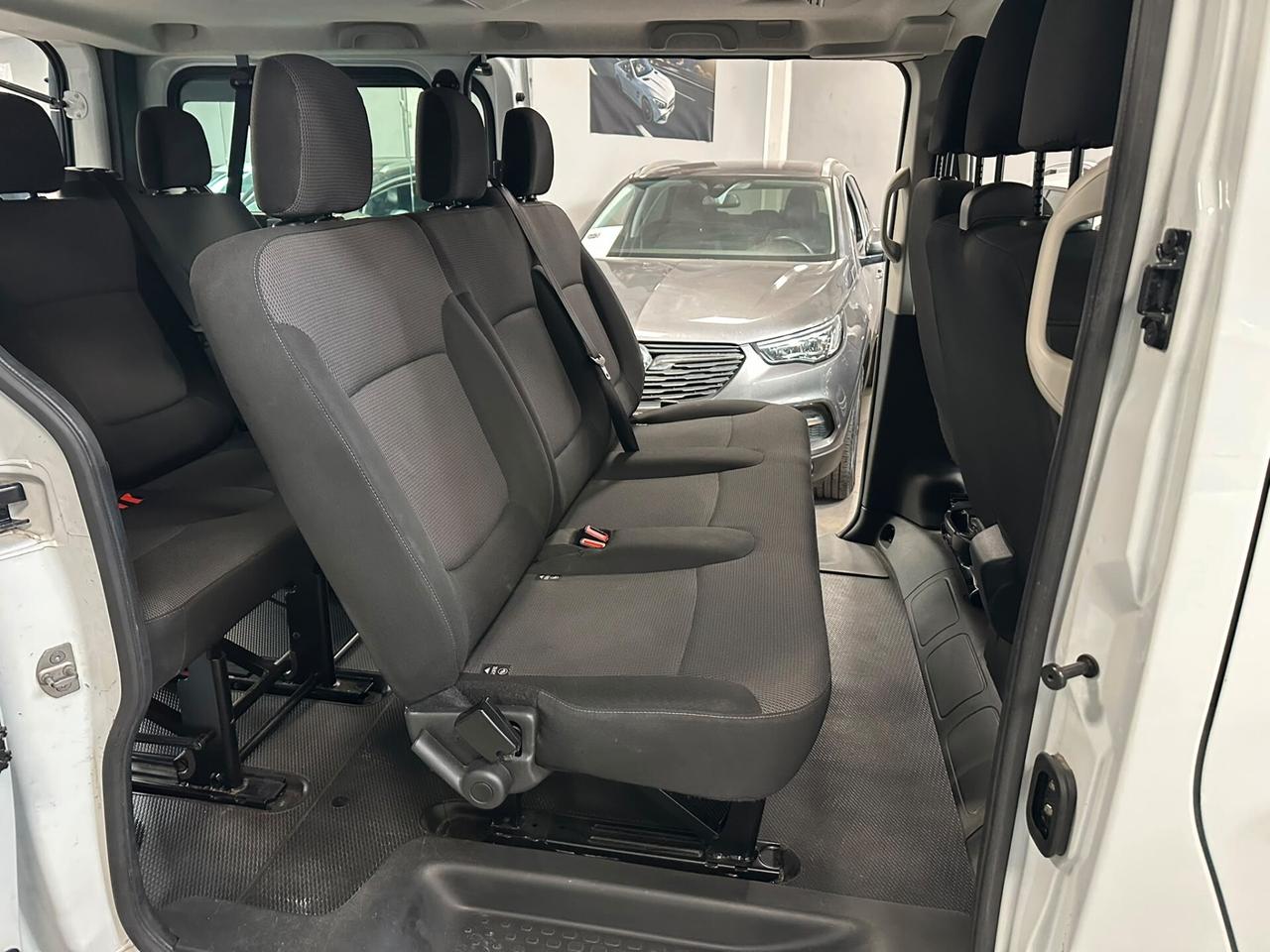 Nissan Primastar 2.0 dCi 110CV PC-TN Bus