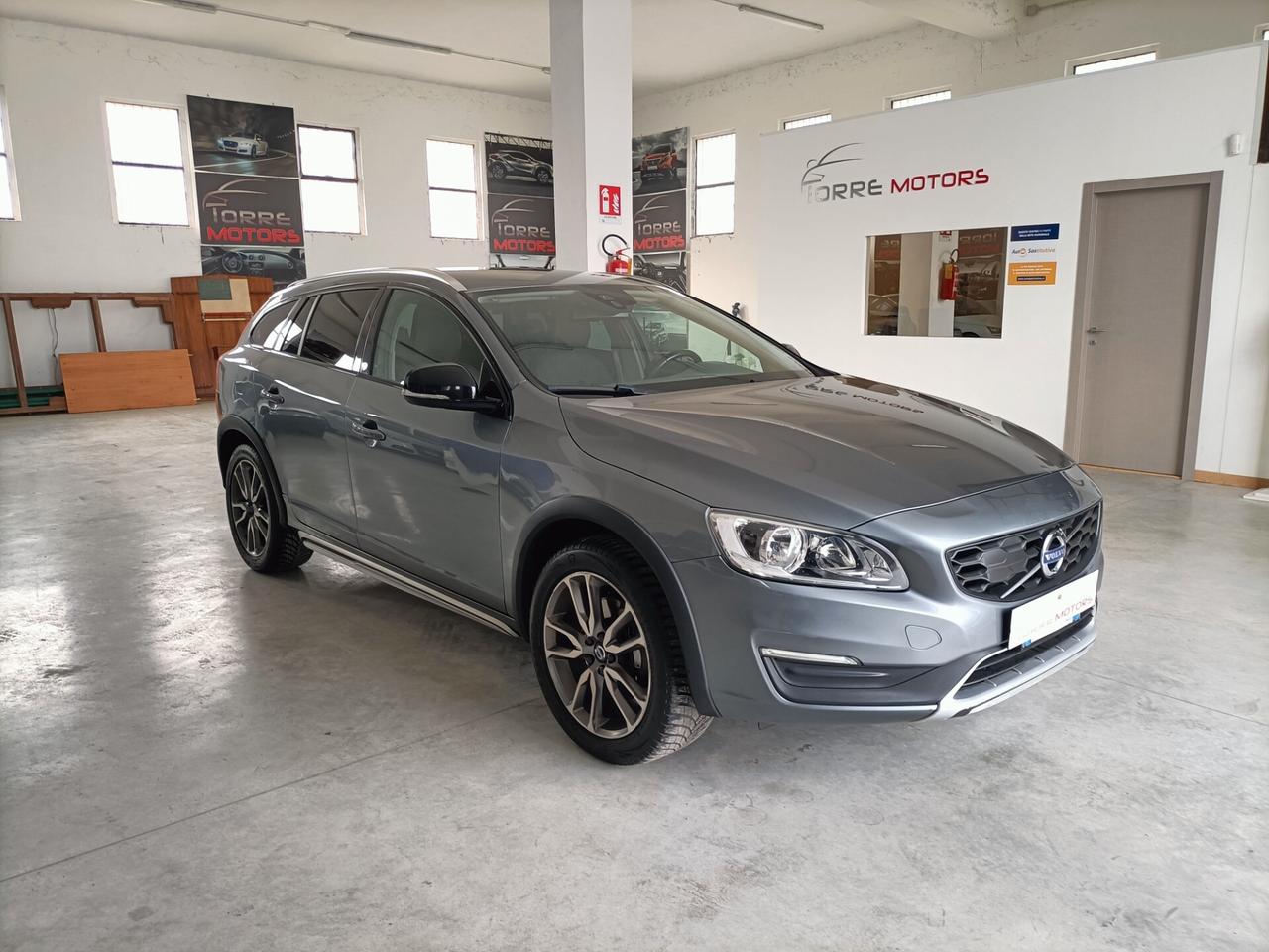 Volvo V60 2.0 D3 150 CV Geartronic R-design - 06/2016
