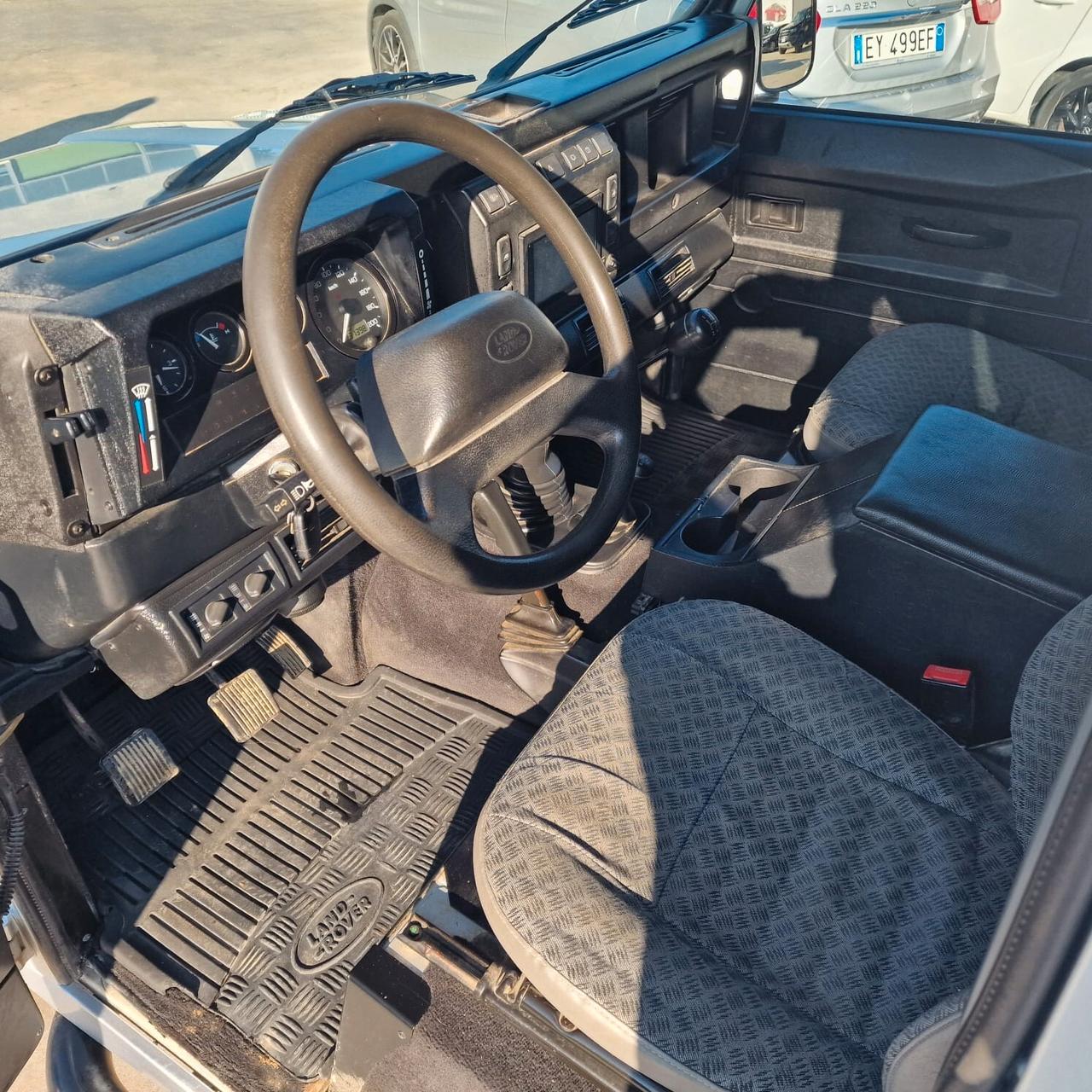 Land Rover Defender 2.5 td5 DA VETRINA 6 POSTI A SEDERE