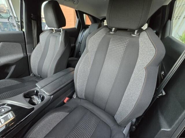 Peugeot 3008 BlueHDi 130 S&S EAT8 Active Pack