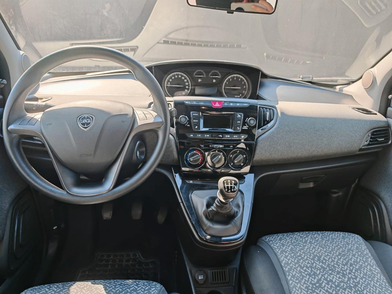 Lancia Ypsilon 1.0 FireFly 5 porte S&S Hybrid Silver
