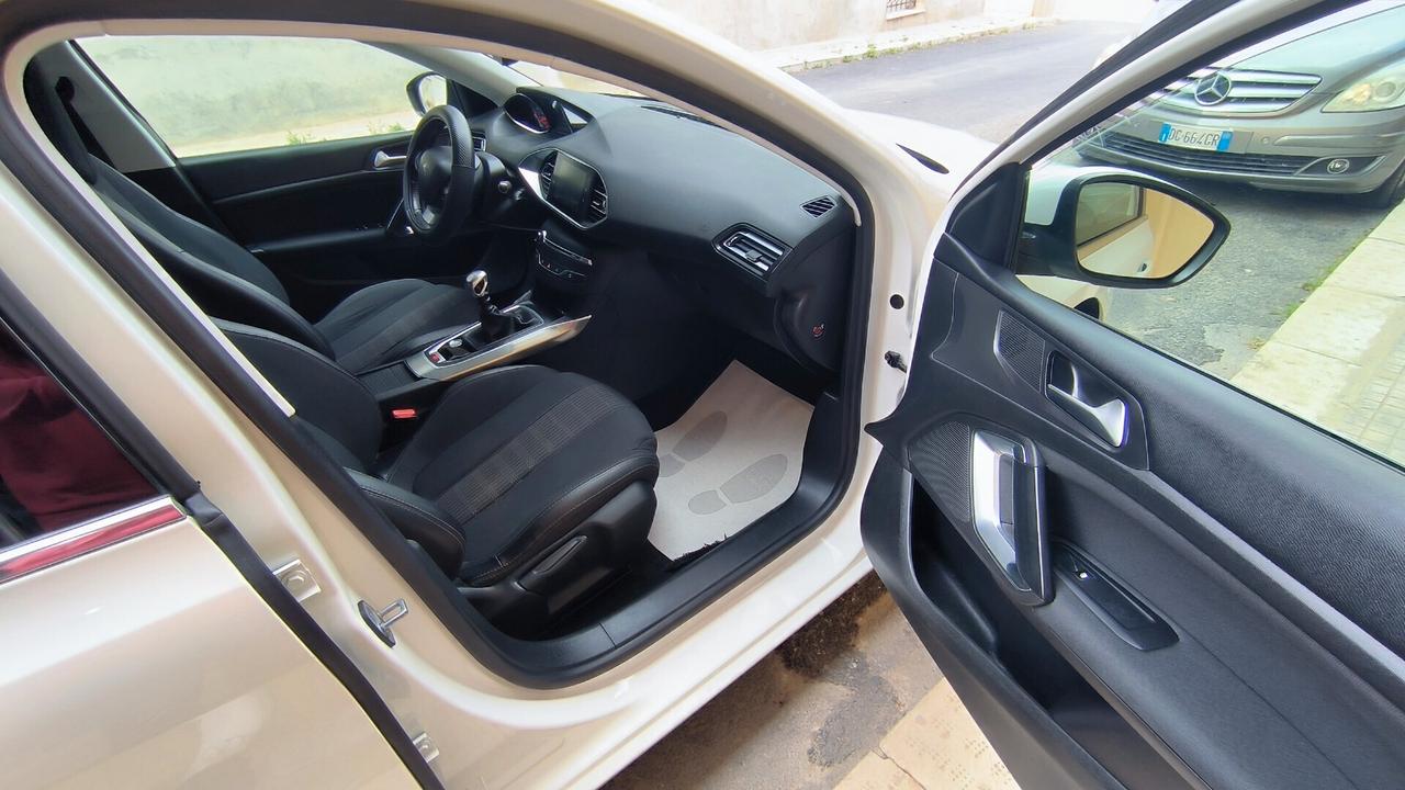 Peugeot 308 BlueHDi 130 S&S SW Allure