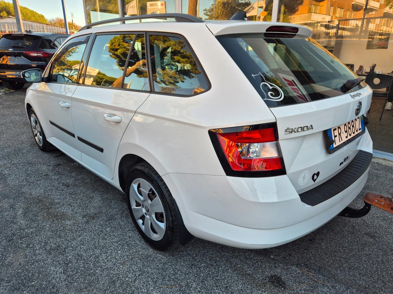 Skoda Fabia GANCIO TRAINO CARRELLO