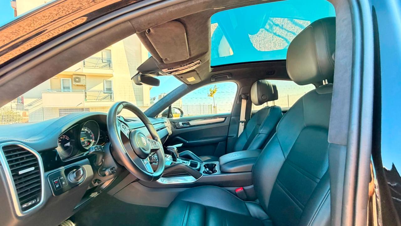 Porsche Cayenne Coupe 2022 4.0 Turbo S e-hybrid 5p.ti tiptronic 680cv